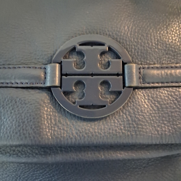 Tory Burch Navy Leather Amanda Foldover Cross body bag. - Picture 14 of 16